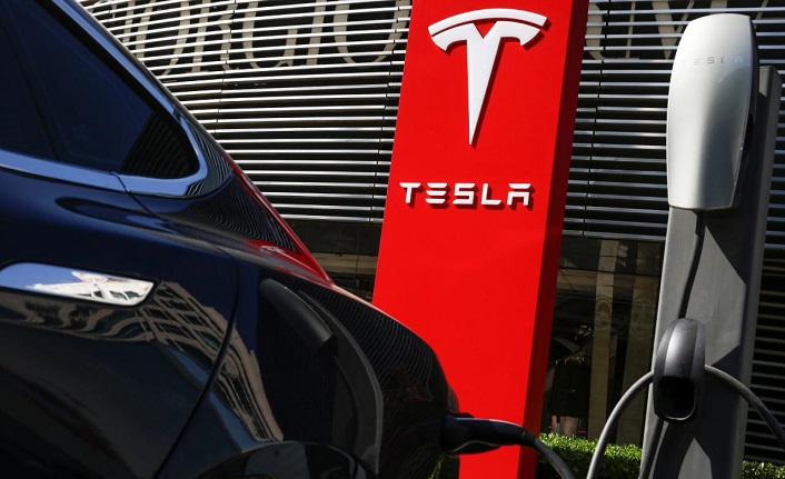 Tesla 2,2 milyon aracını geri çağırıyor