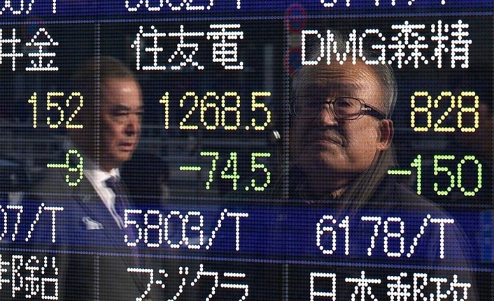 Japonya'da Nikkei endeksi yüzde 12,4 düşüşle 1987'den bu yana en kötü kaybını yaşadı