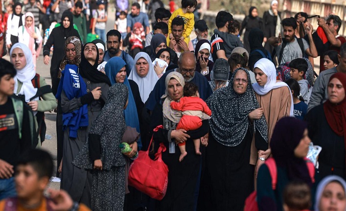 Soykırımcı İsrail, 450 bin Filistinliyi güvenli bölge iddia ettiği yerden göçe zorluyor