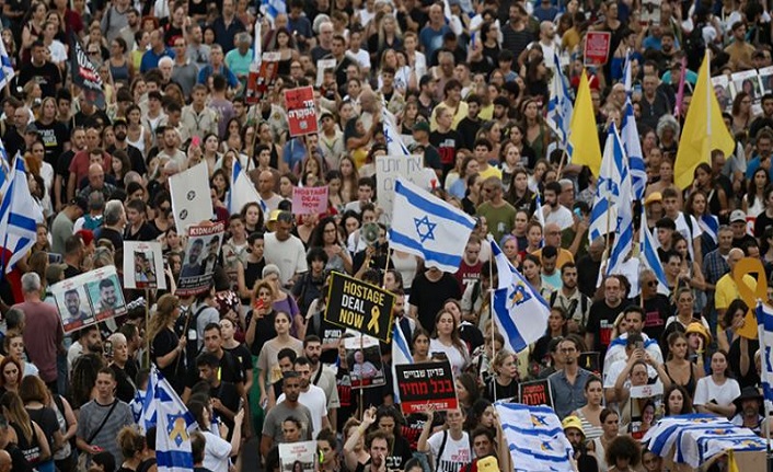 Gazze'de ateşkes anlaşması imzalamayan Netanyahu hükümeti protesto ediliyor