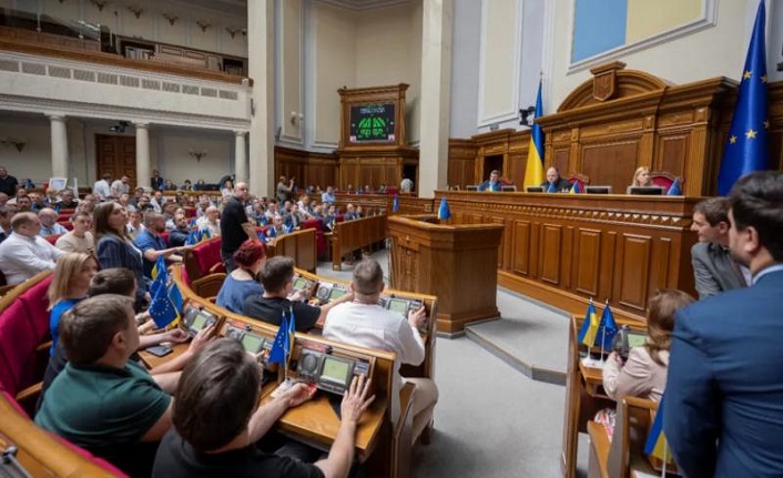 Ukrayna’da hükümet yeniden yapılanıyor: Bakanlar istifa etti