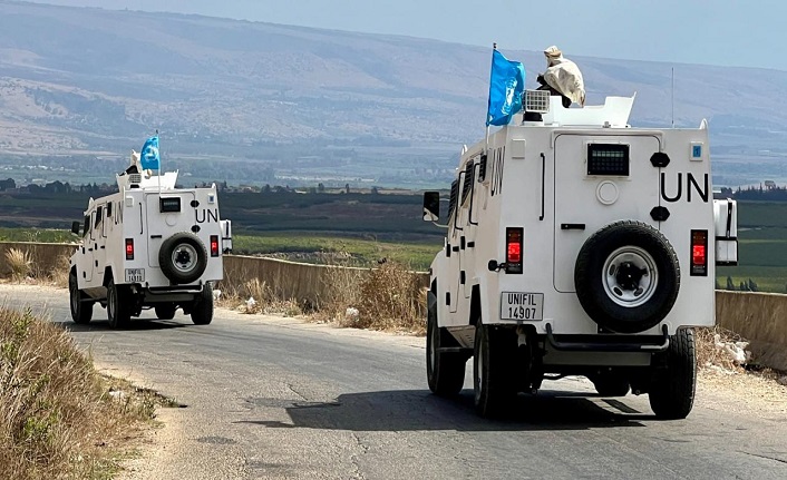 Katil İsrail UNIFIL'in gözlem kulesini yıktı