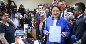 Akşener, Cumhurbaşkanlığı adaylığı için imza attı