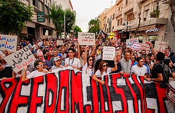 Tunus halkı demokrasi için ayaklandı