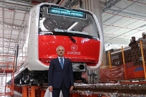 Bakan Uraloğlu, ilk yerli ve milli sürücüsüz metro aracını tanıttı